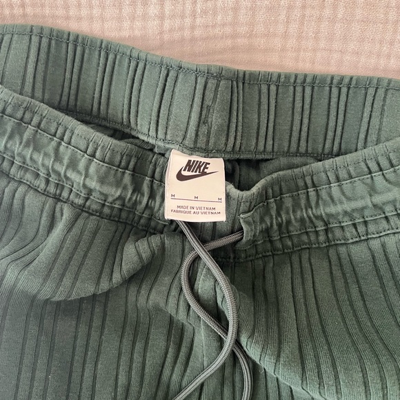 SHORTS NIKE SPORTSWEAR WOMEN'S RIBBED JERSEY BALLER SHORTS - Picture 4 of 5